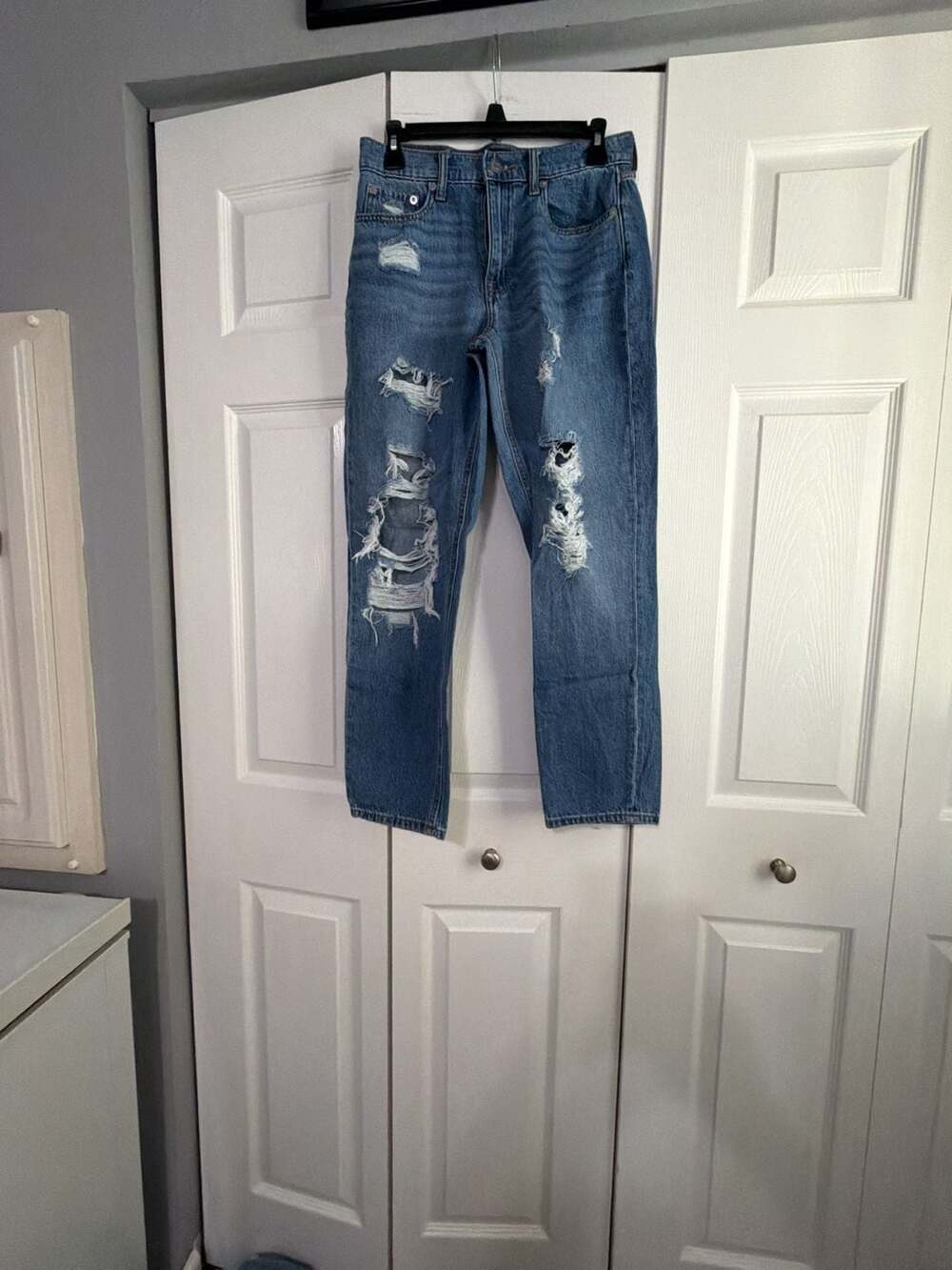 Aeropostale Women's Distressed Mom Jeans, Medium Wash, Size 4